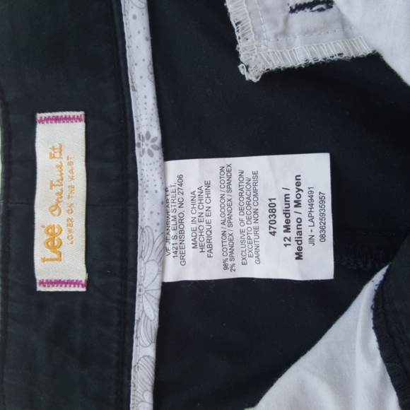 LEE ♡ Super-Sweet Black ONE TRUE FIT Lower on The Waist Comfy Bermuda Shorts 12 - Picture 8 of 9